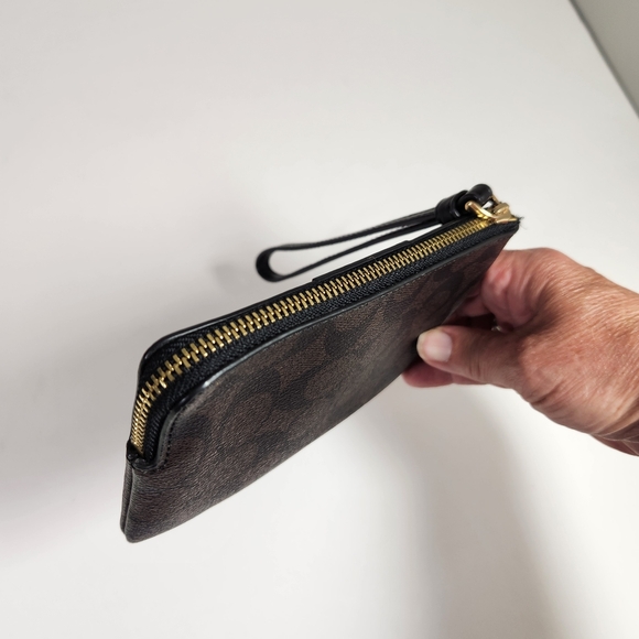 coach corner zip wristlet in signature canvas f58053 strap brown gold euc - Picture 5 of 6